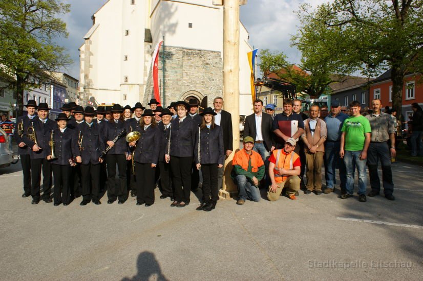 2011_04_29 Maibaumaufstellen in Litschau (8)